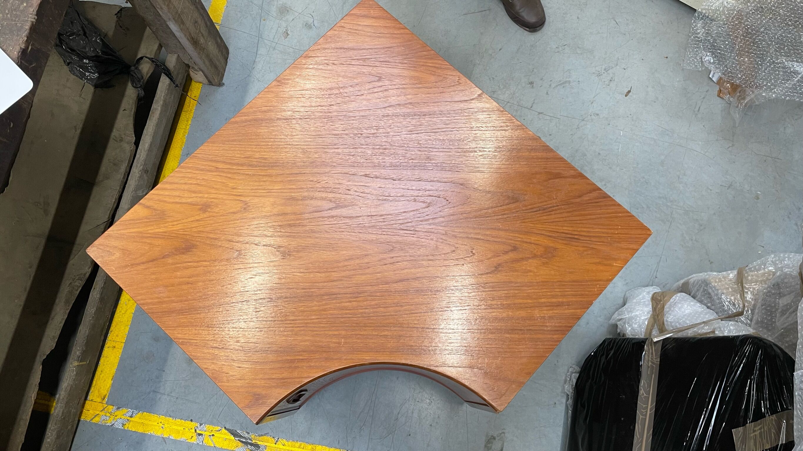 Corner cabinet