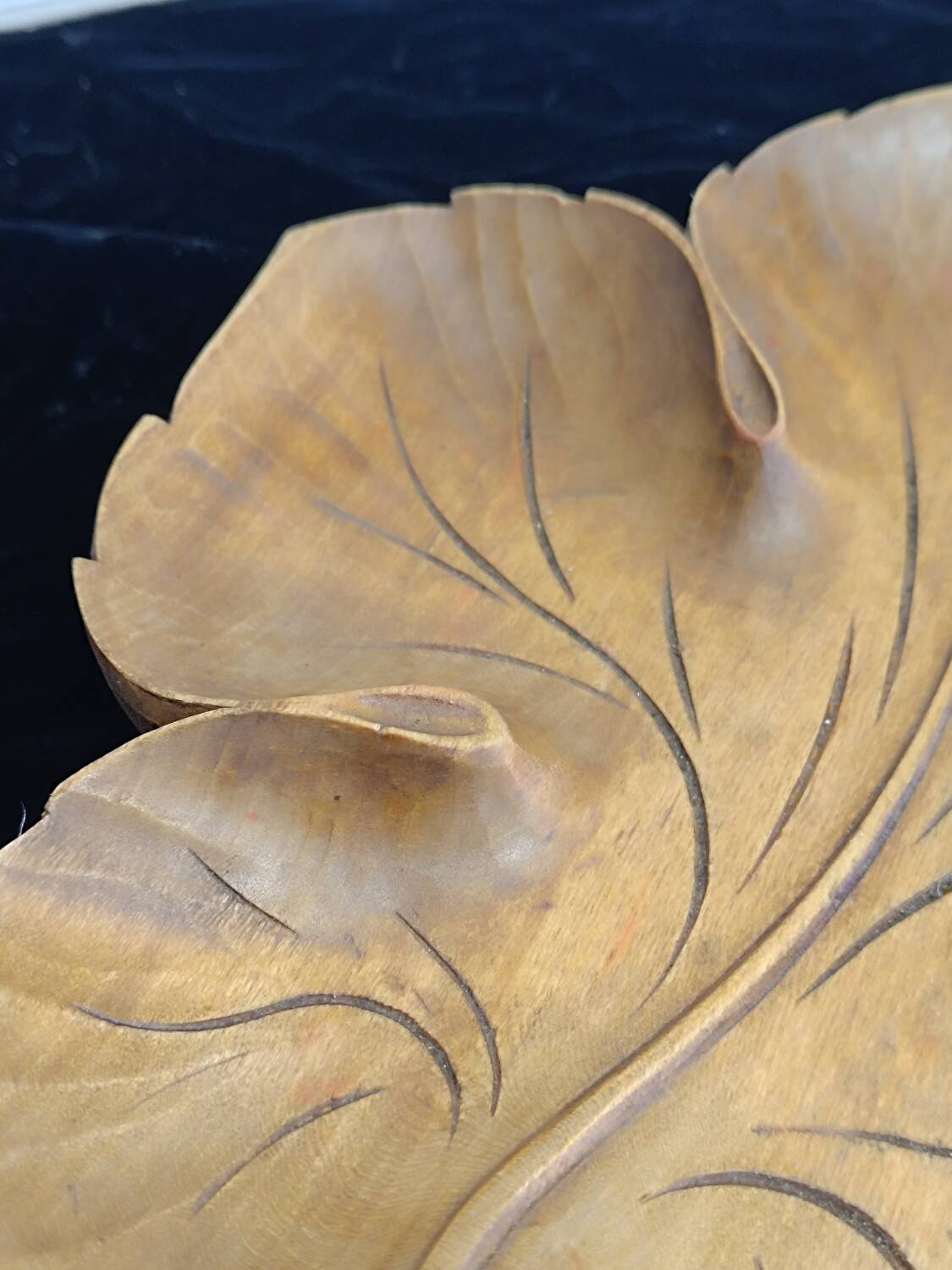 Wooden leaf trinket tray