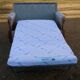 Canapé 2 places en bois massif et tissu convertible