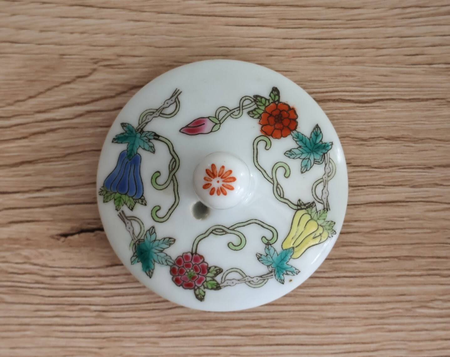 Chinese hand painted teapot Jingdezhen