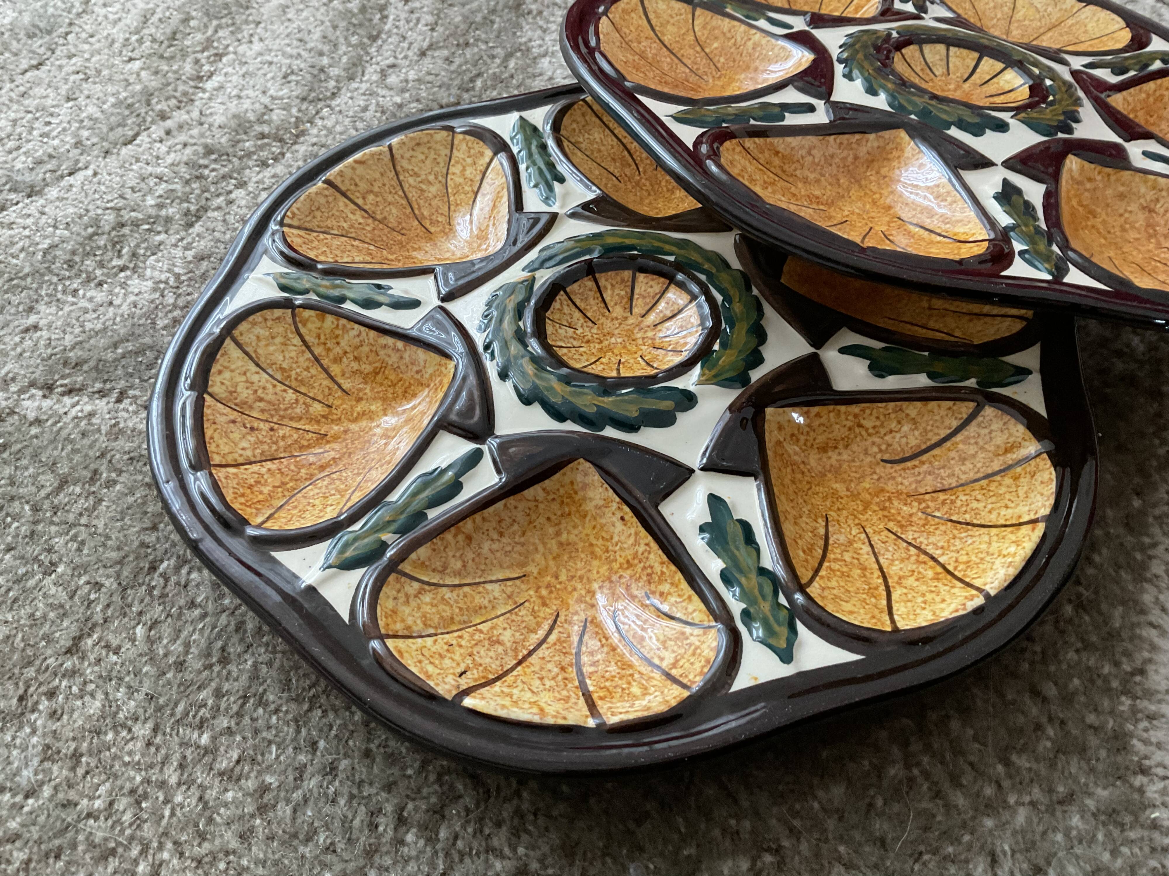 Deux assiettes à huîtres faïence Saint-Jean de Bretagne vintage motif peint à la main Quimper