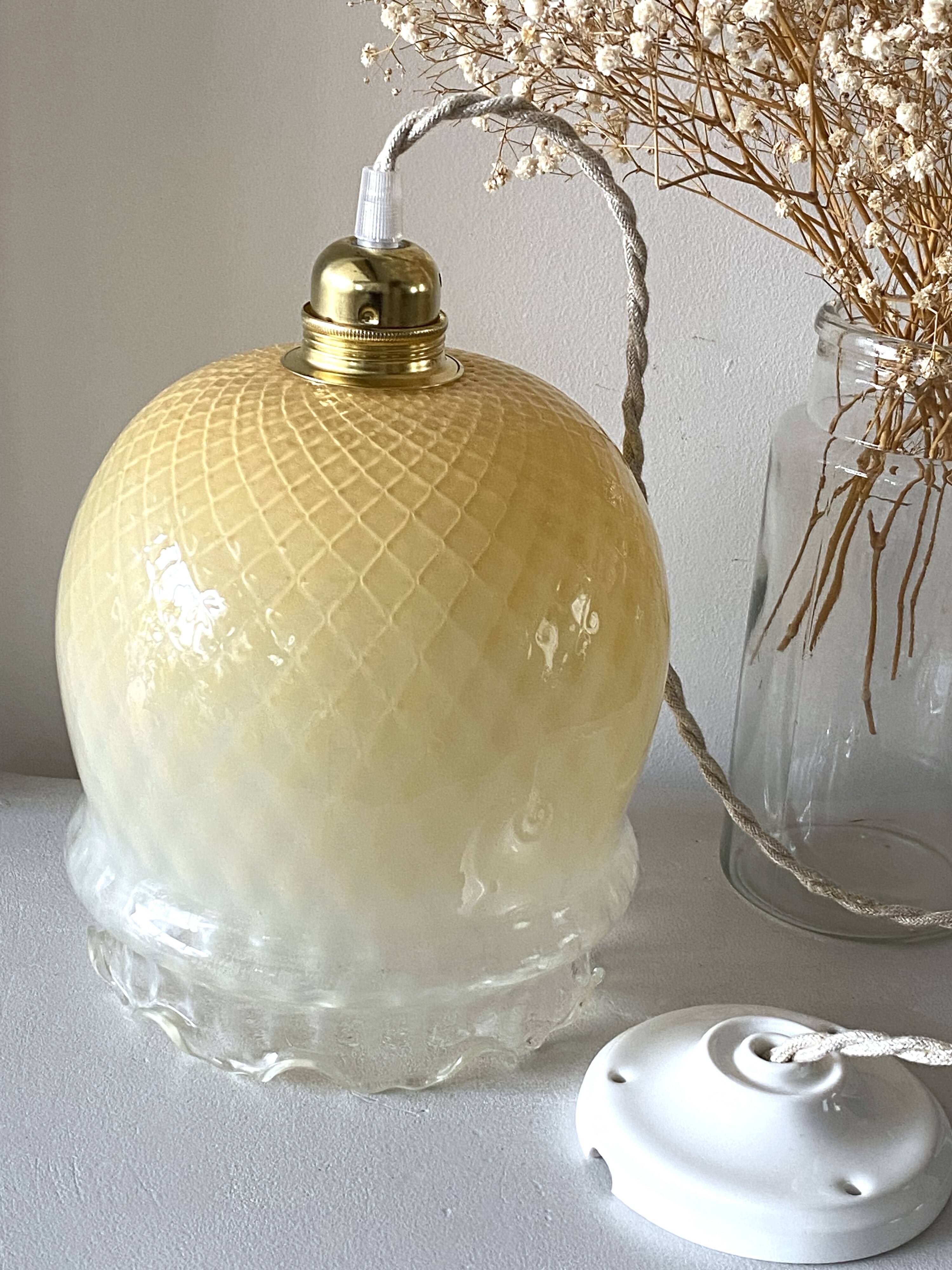 Vanilla pendant light