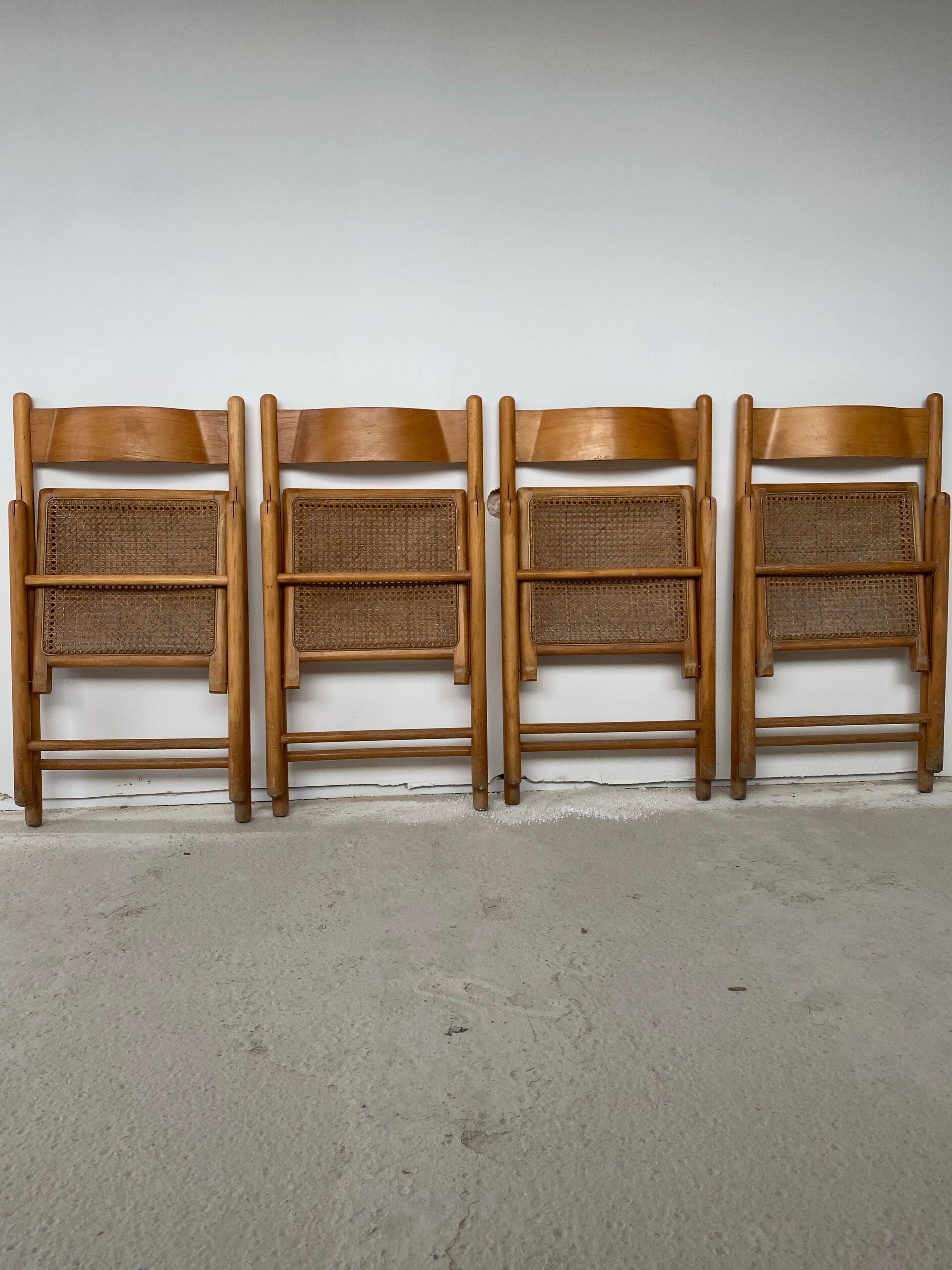 Set of 4 folding chairs, vintage design, wooden structure and canned seat. Around 1970