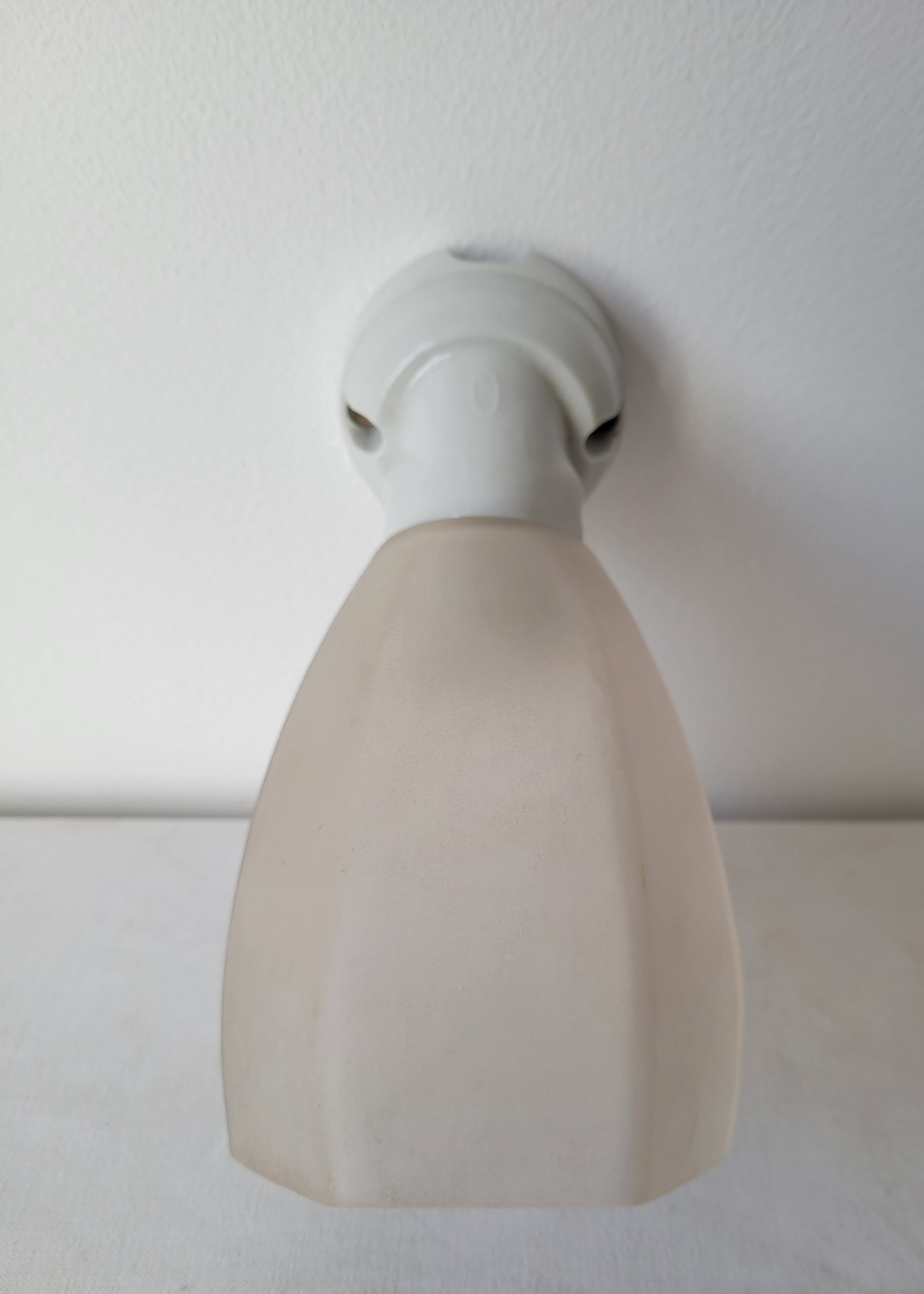 Art Deco wall lamp in porcelain and glass