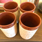 Quatre verres en céramique sculptés à la main