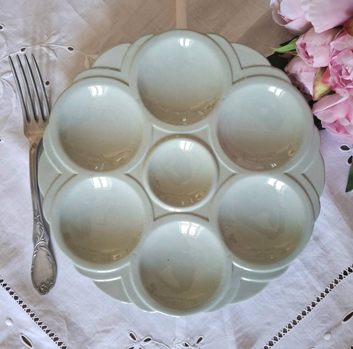 Assiettes à huîtres anciennes en faïence