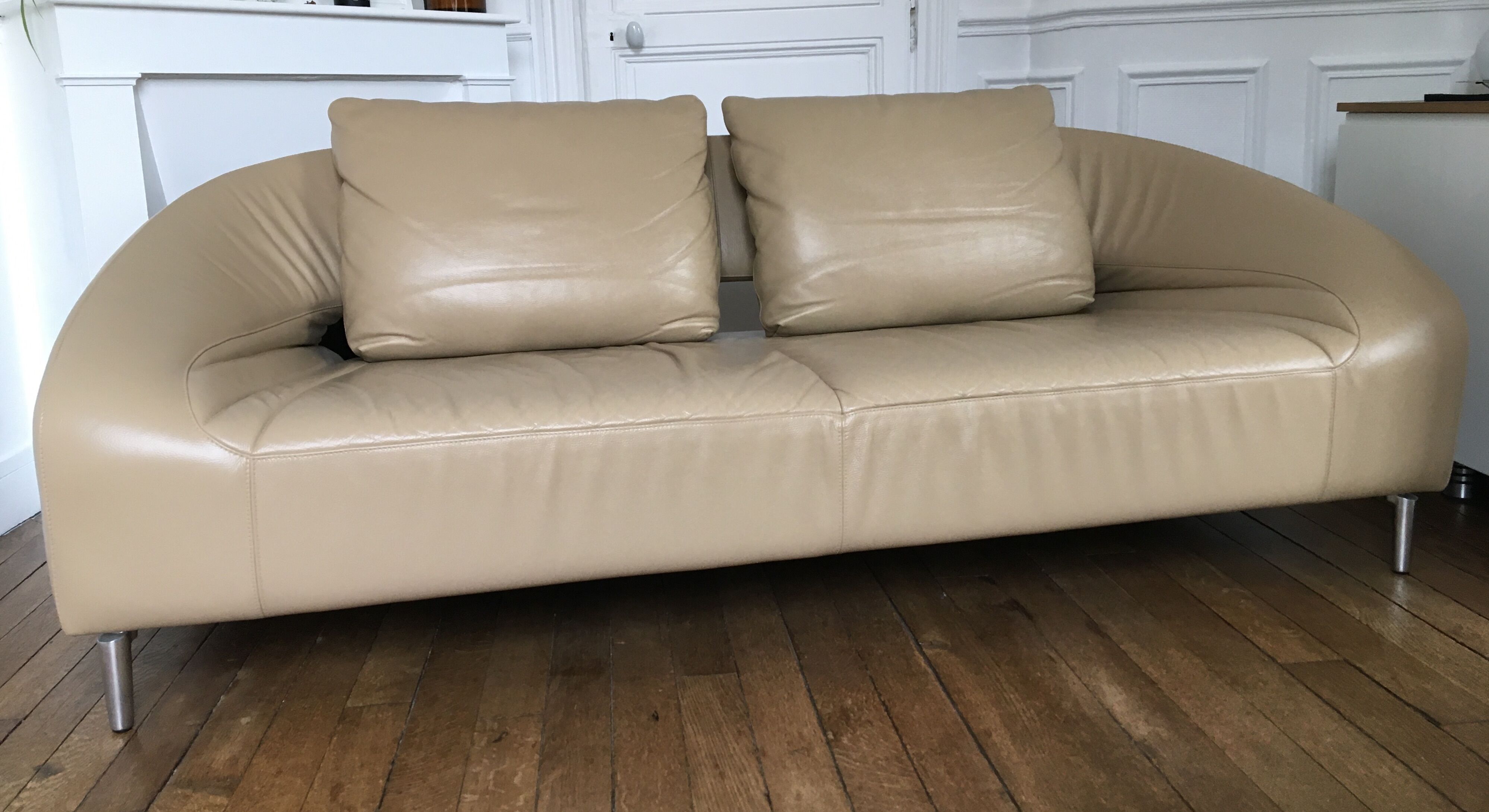 Léolux sofa in beige leather/cream new