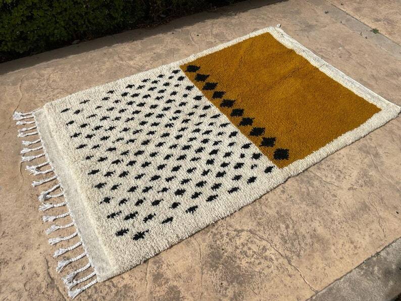Tapis beni ouraine tissè main traditionnelle taille 200 x 300 cm