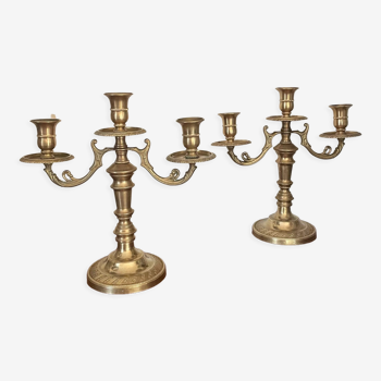 Paire de chandeliers en laiton massif