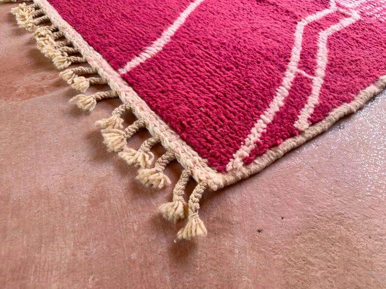 Tapis Beni Ouarain en laine rose