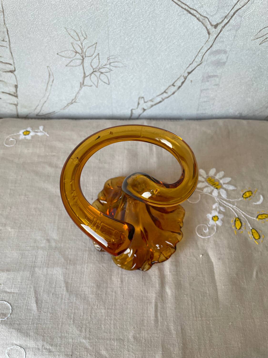 Vintage amber glass corolla-shaped soliflore