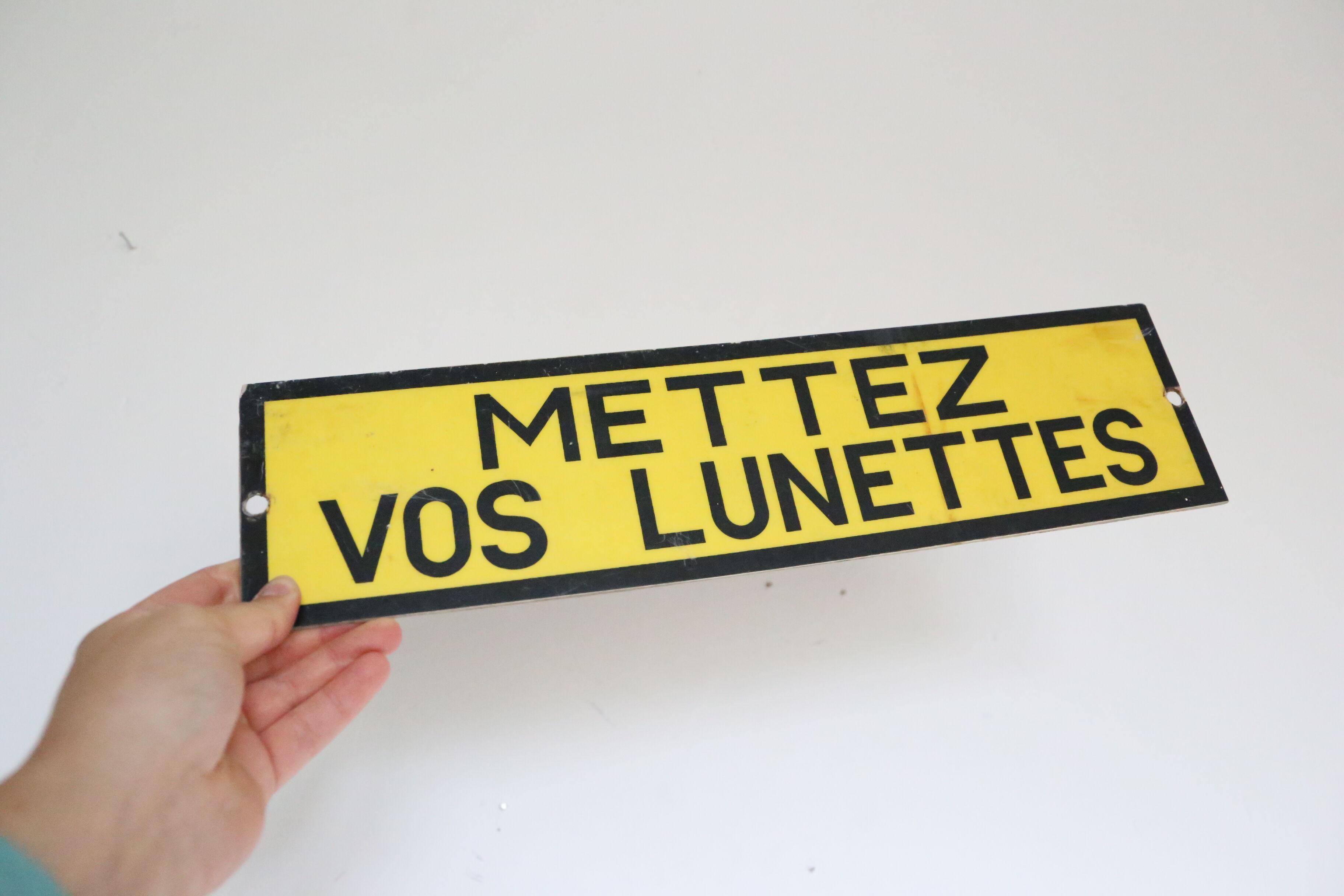 Warning industrial plate "put your glasses"