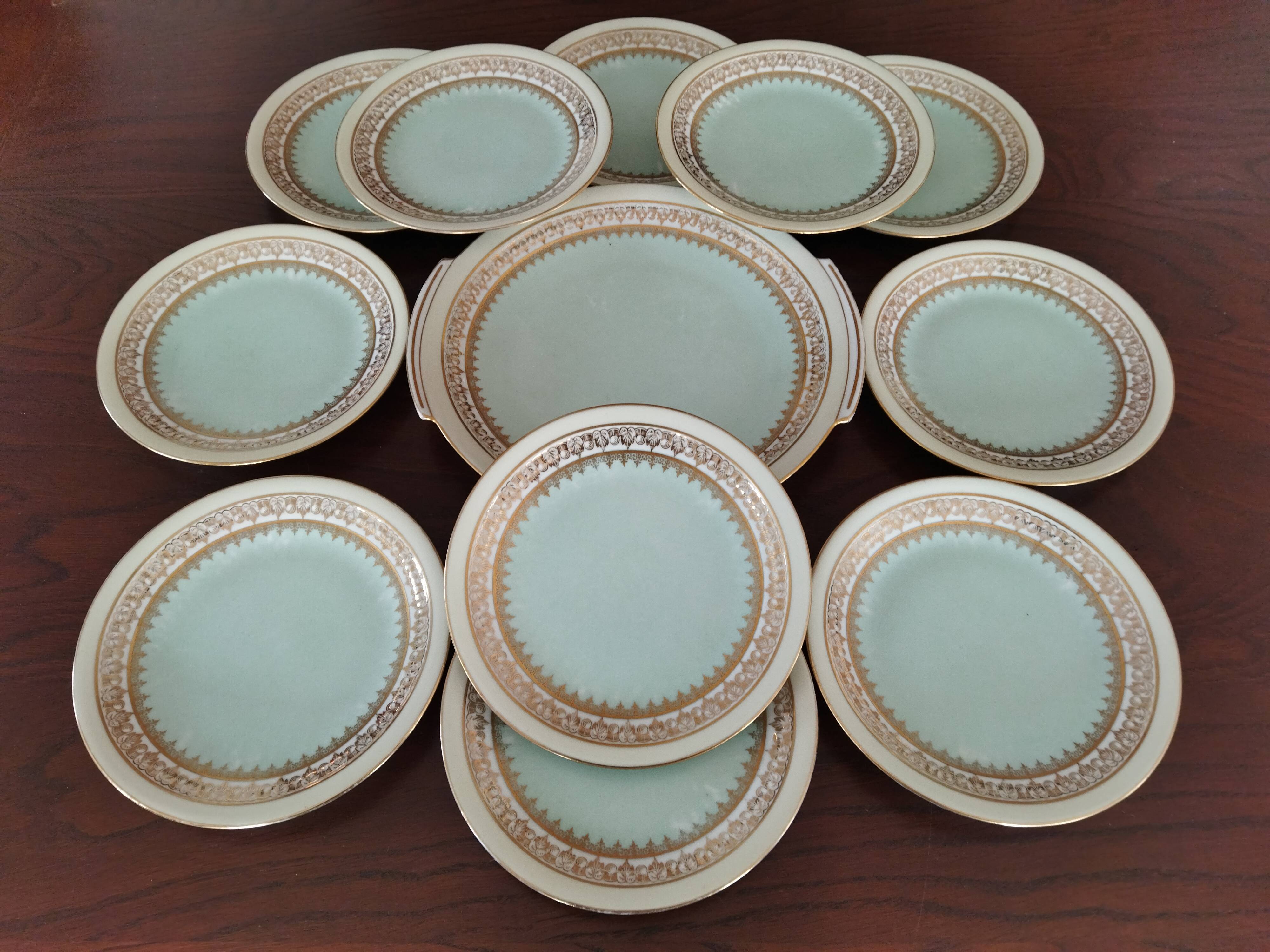 Platter and 11 dessert plates in Chapus Frères Limoges porcelain