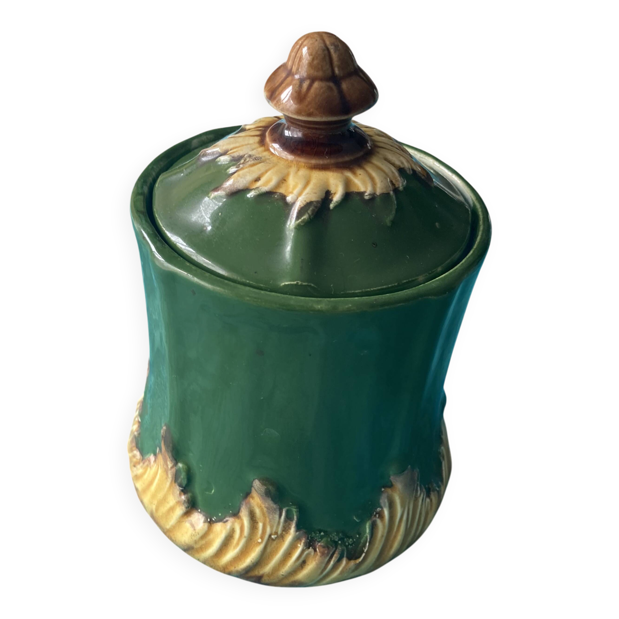 Majolica tobacco pot in green and yellow barbotine, late 19th century.