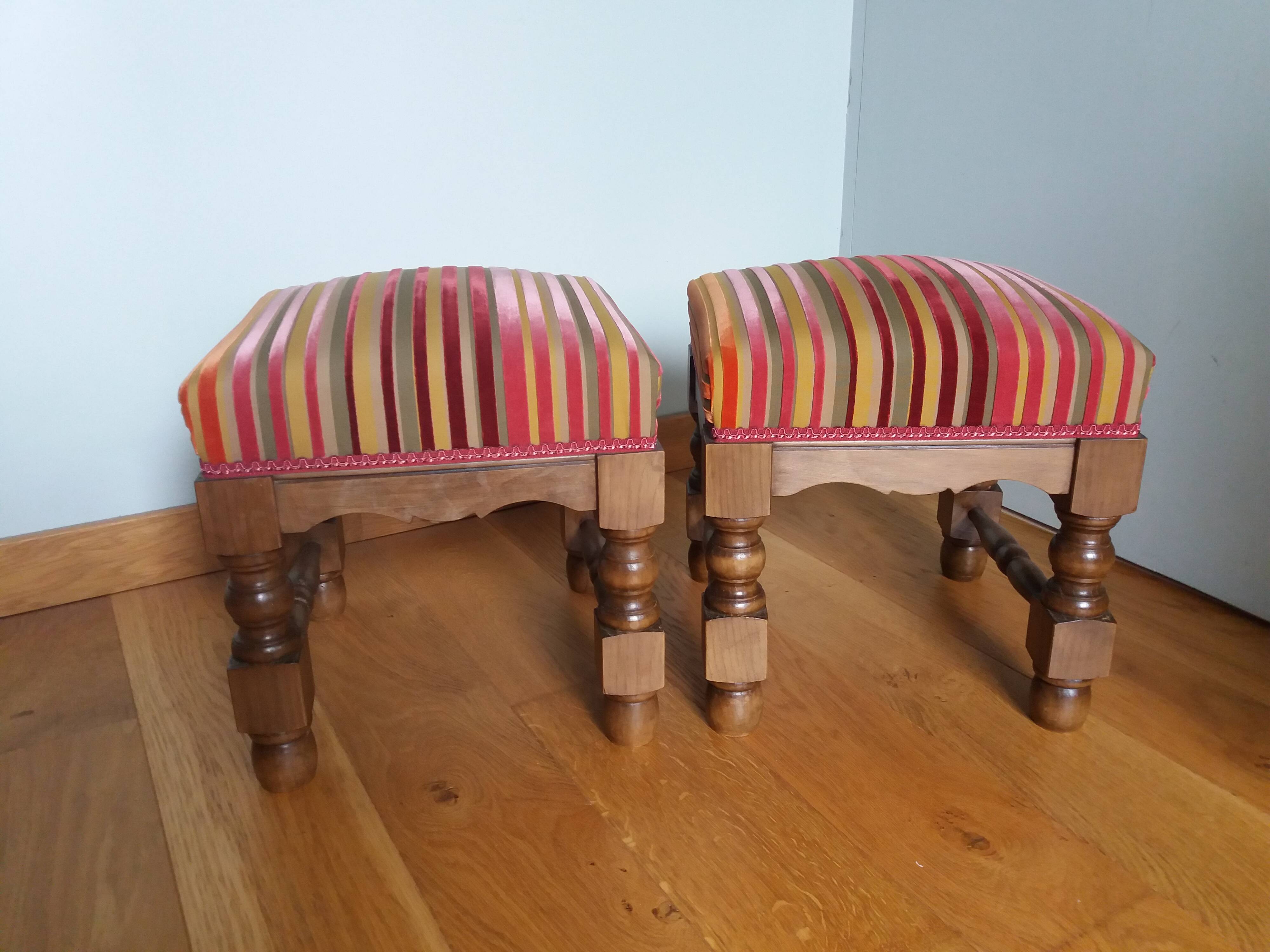 Velvet fabric footrest