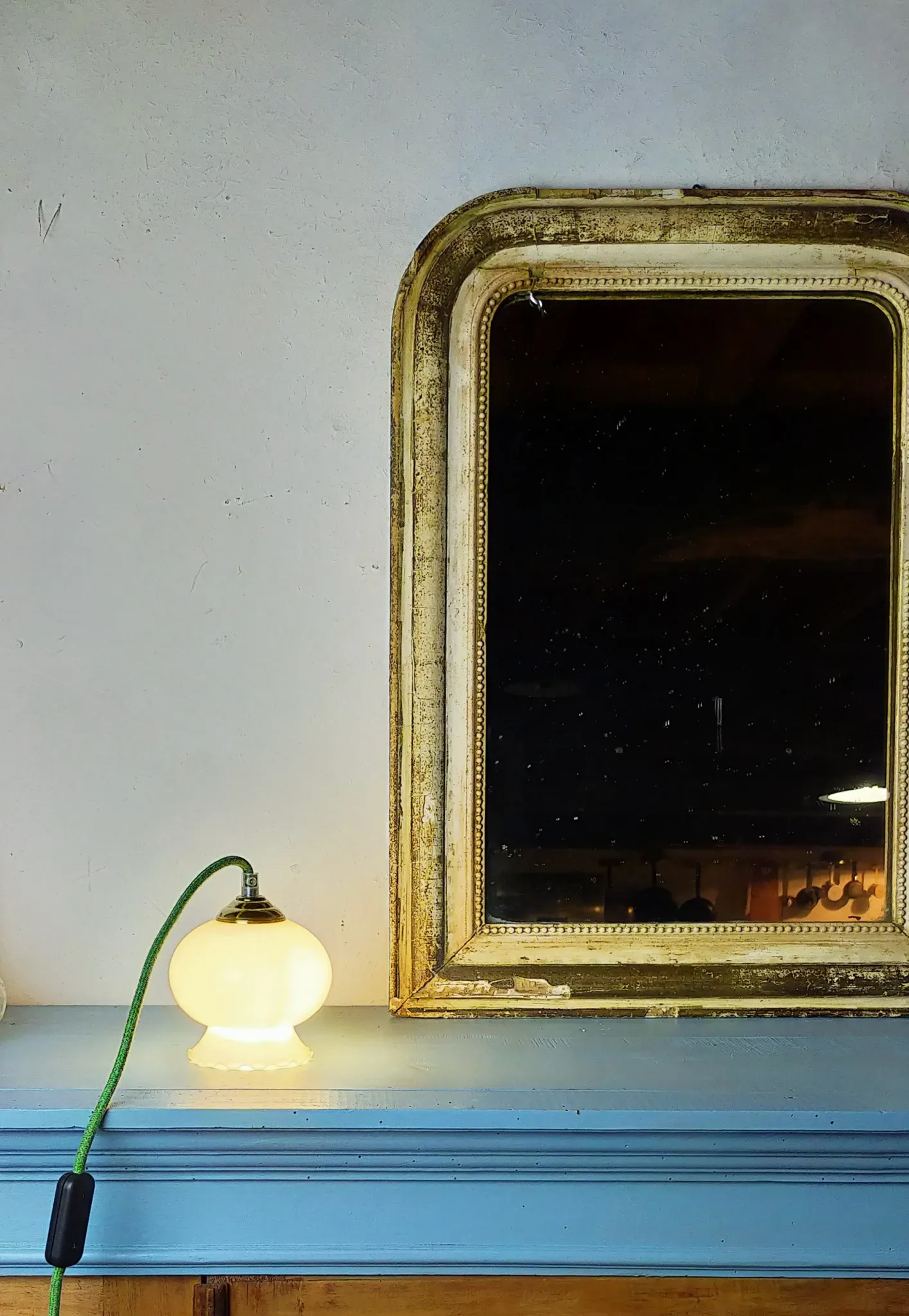 White opaline table lamp