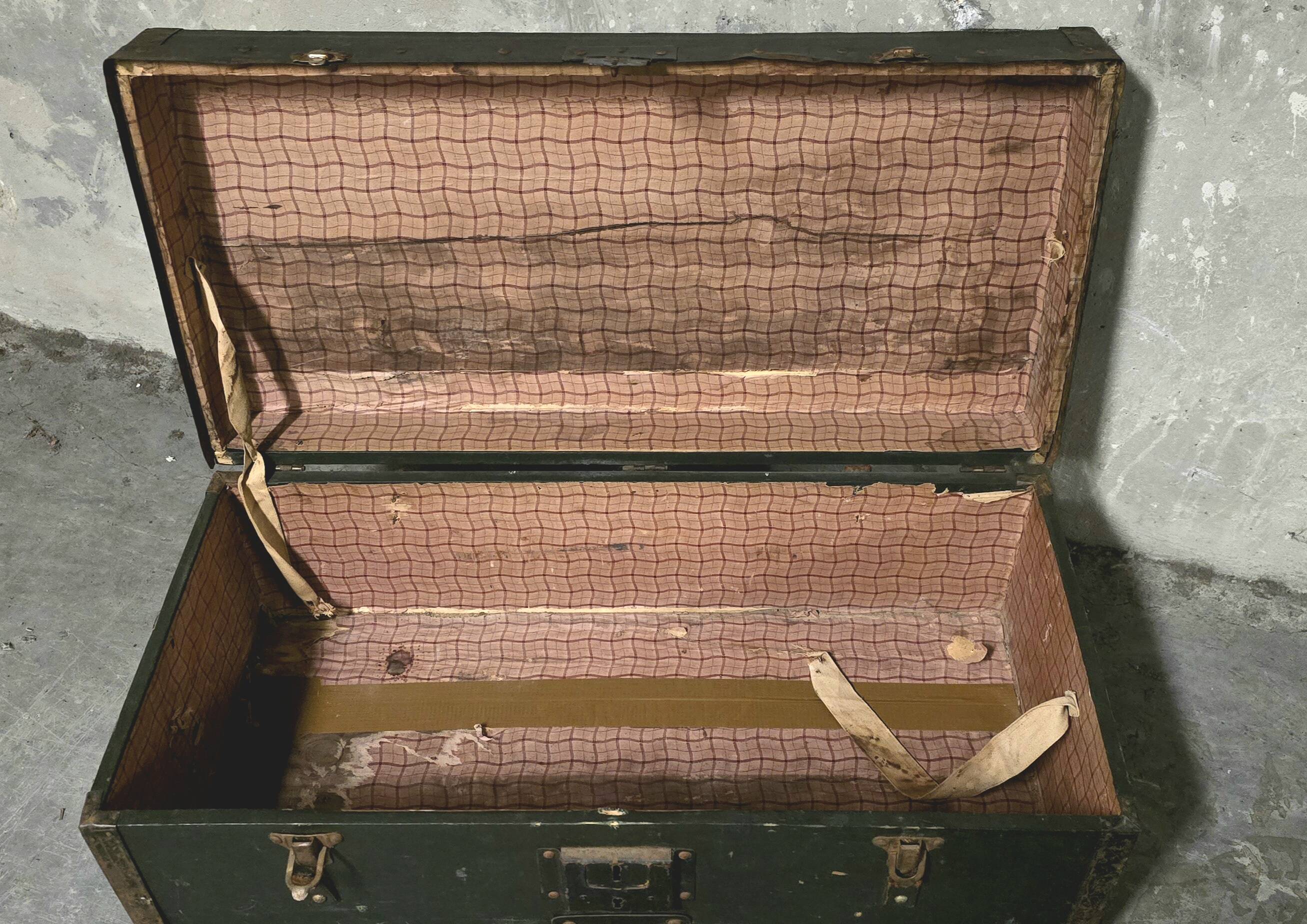 Antique wooden and metal trunk – Industrial/military style