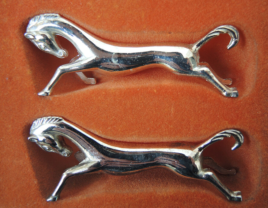 6 metal horse knife holders