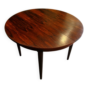 Scandinavian extendable round table in Rio rosewood, 1970s.