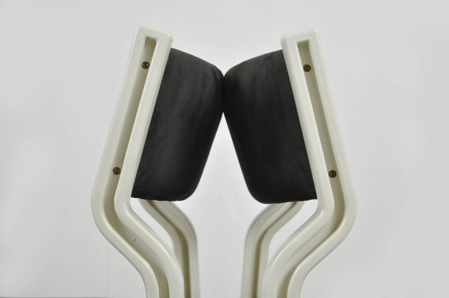 🟡 PASTOE plastic dining table chairs, Pierre Mennen, 70s Netherlands