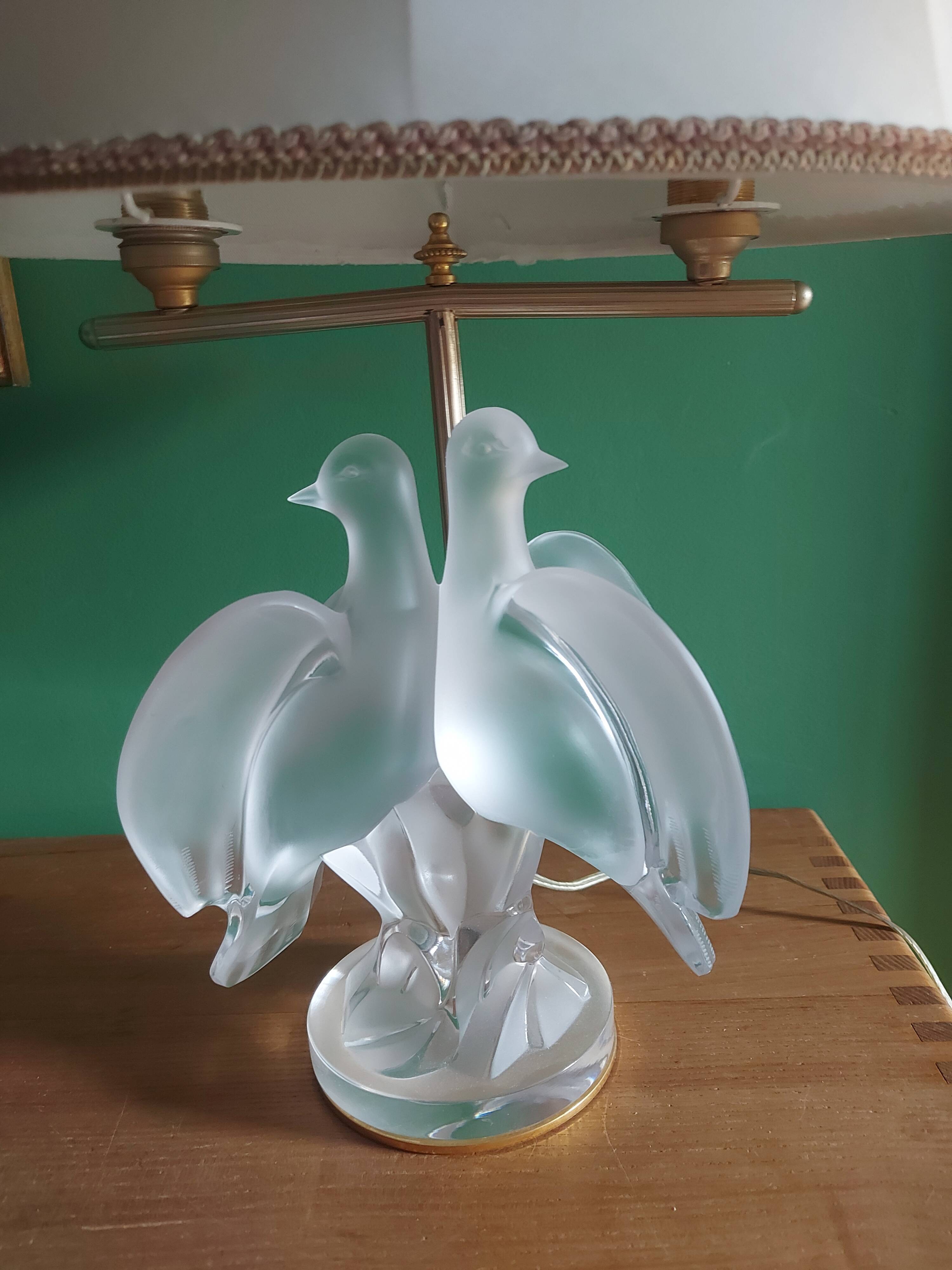 Crystal lamp Lalique with two doves model Ariane