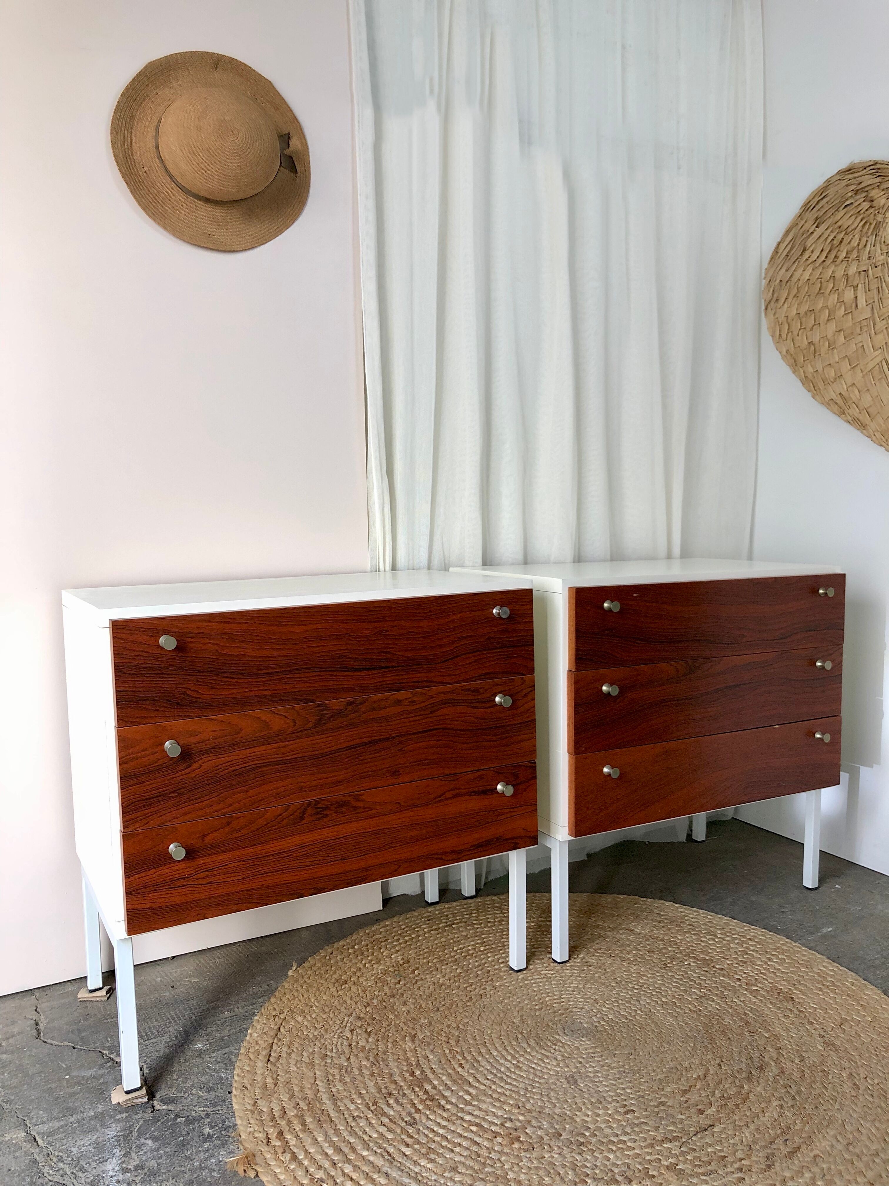 Paire de commodes vintage