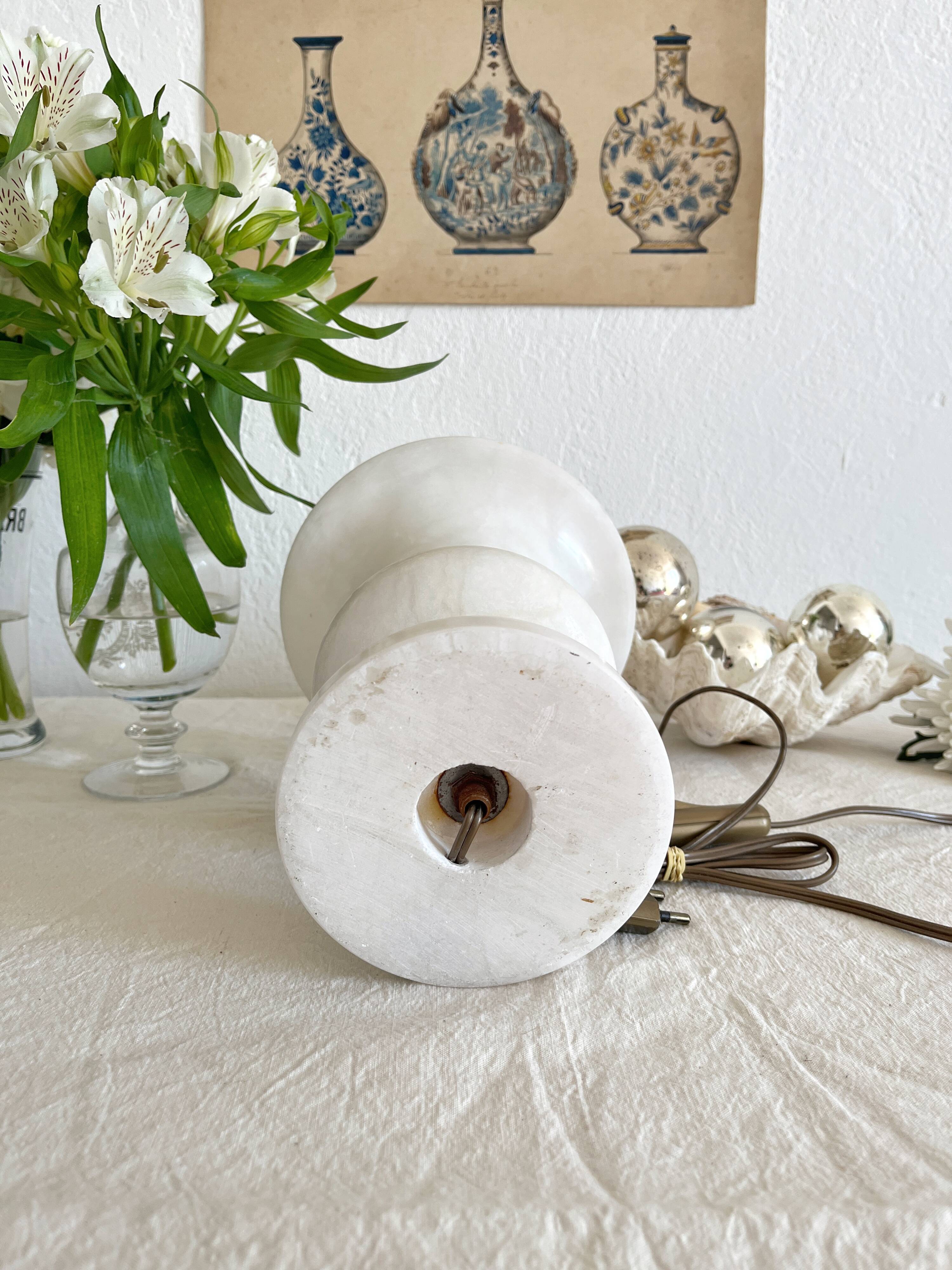 Vintage alabaster Medici vase table lamp