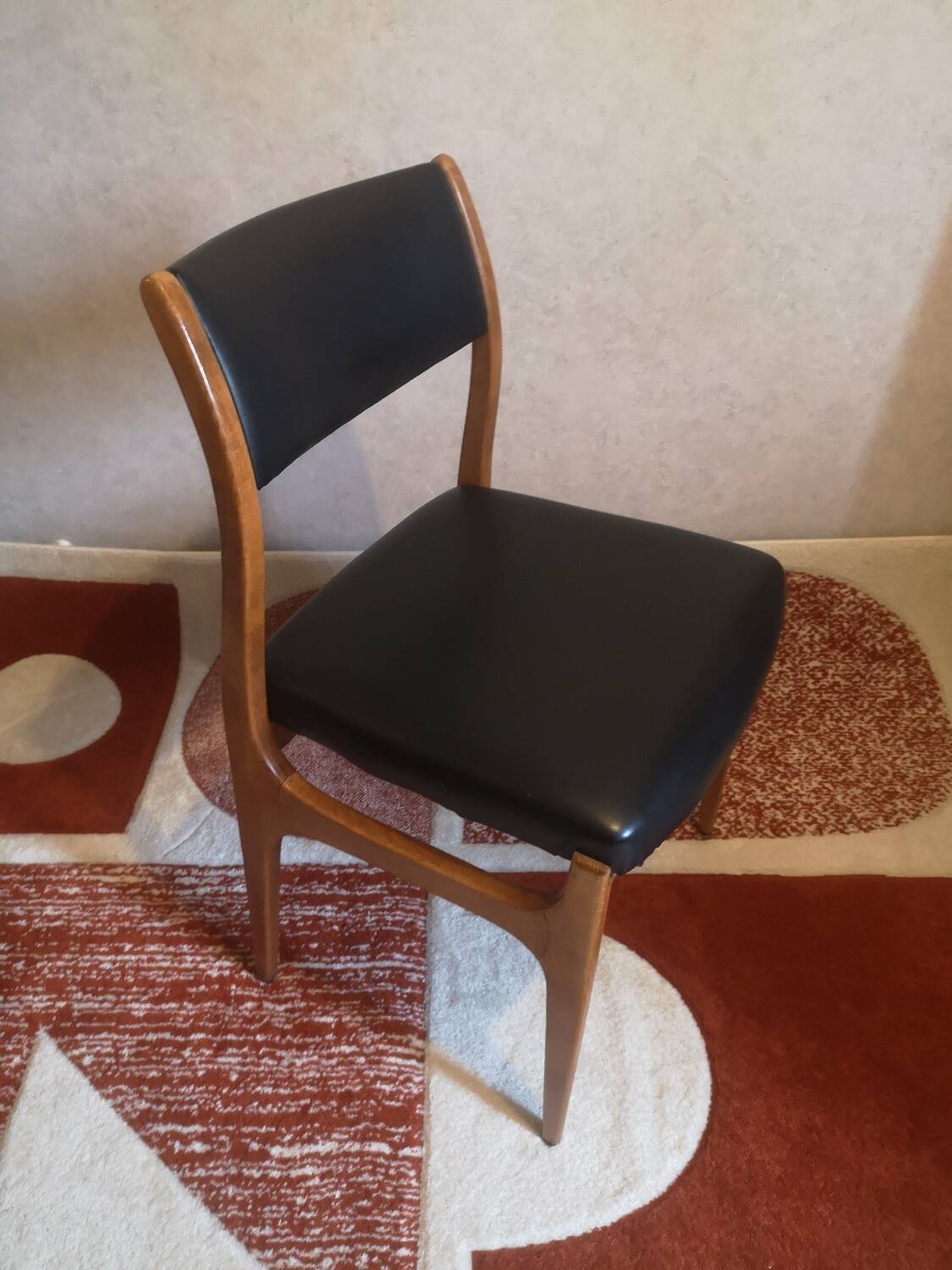 2 Scandinavian chairs