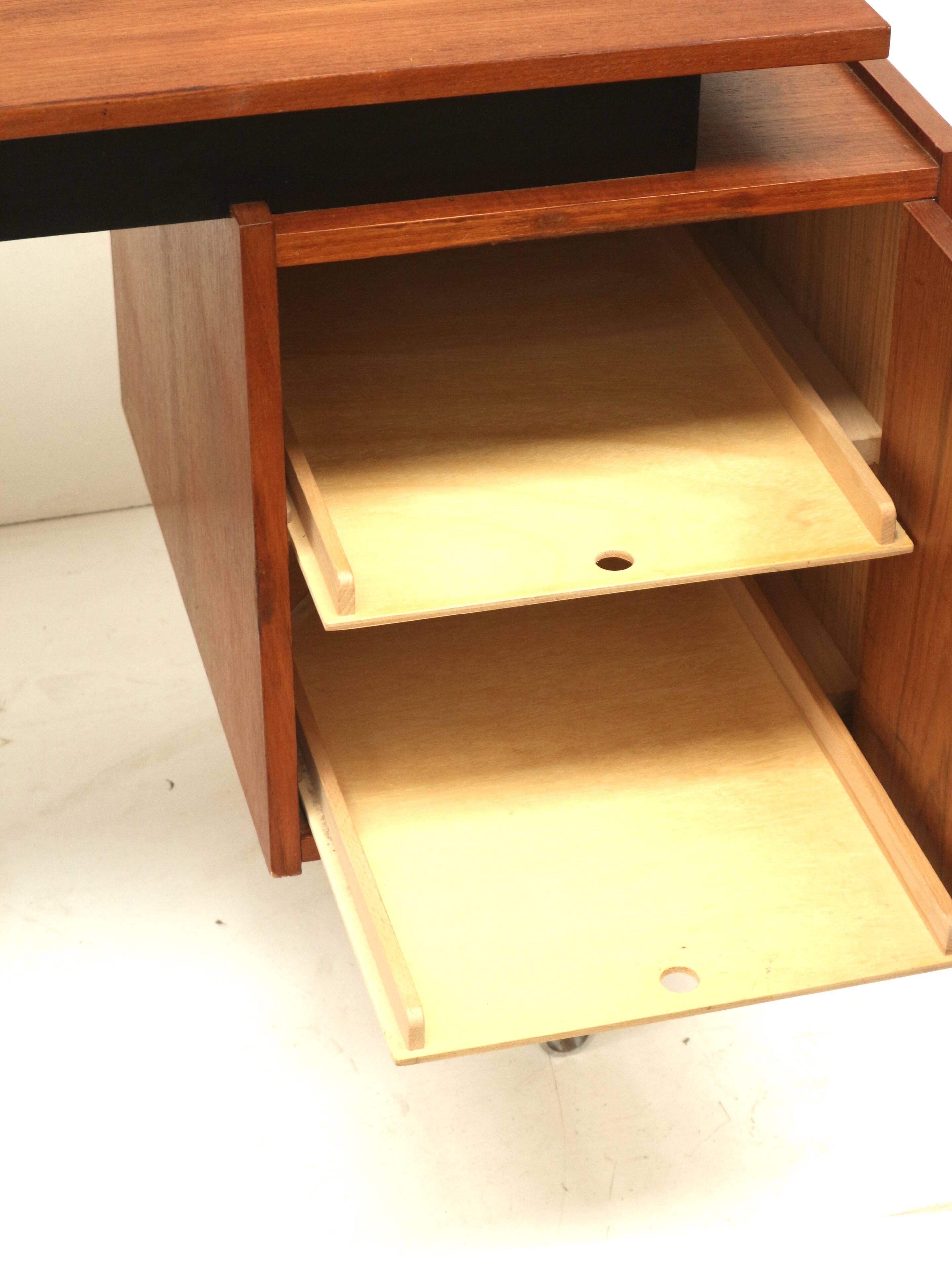 Vintage desk made by Tijsseling Nijkerk in the 60s