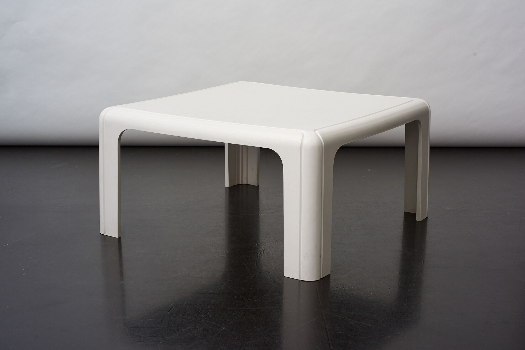 Kartell coffee table 4894 designed by Gae Aulenti, 1974