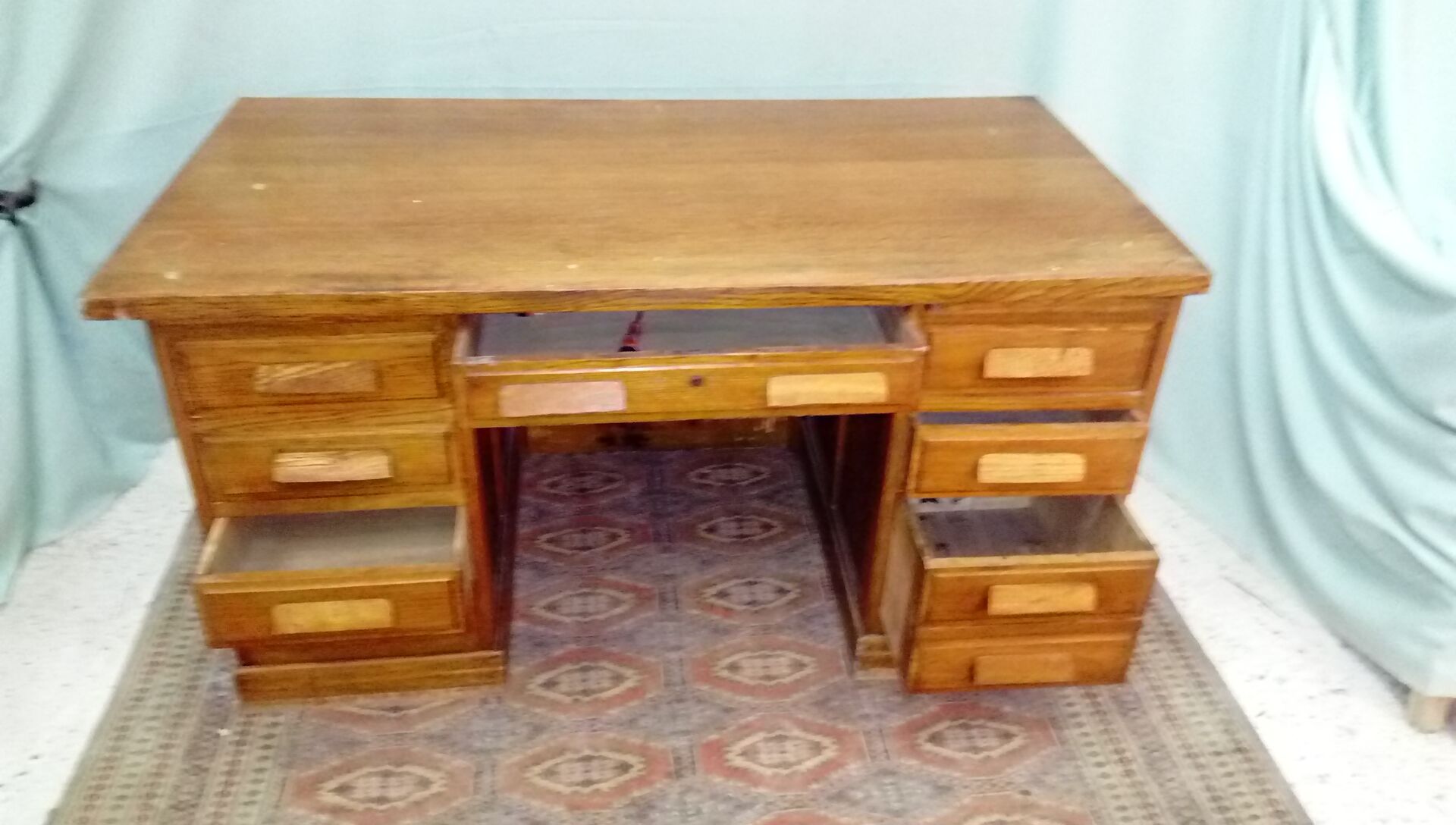 Bureau d'administration à caissons