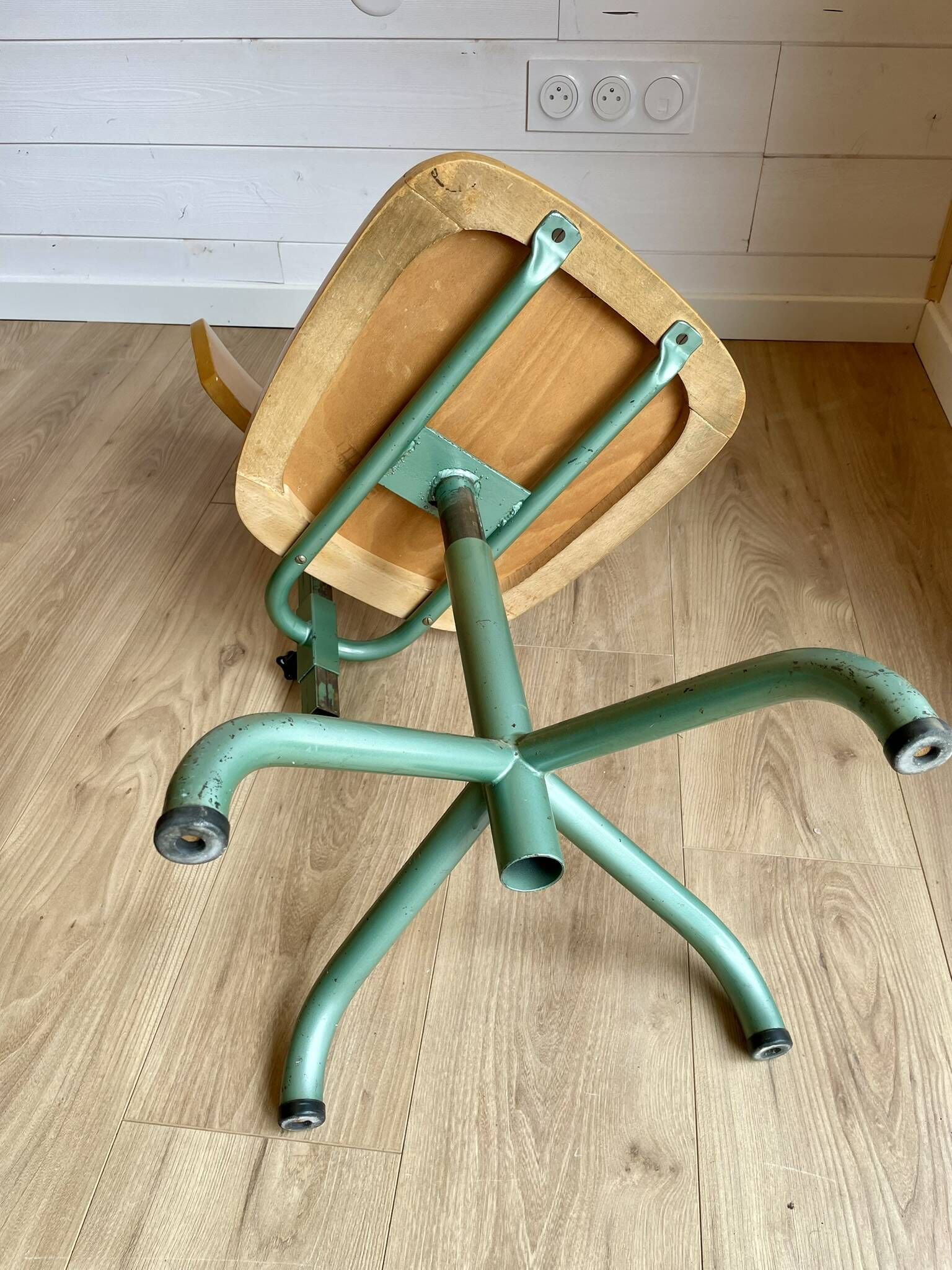 Vintage Stella 1950 school desk and swivel chair set