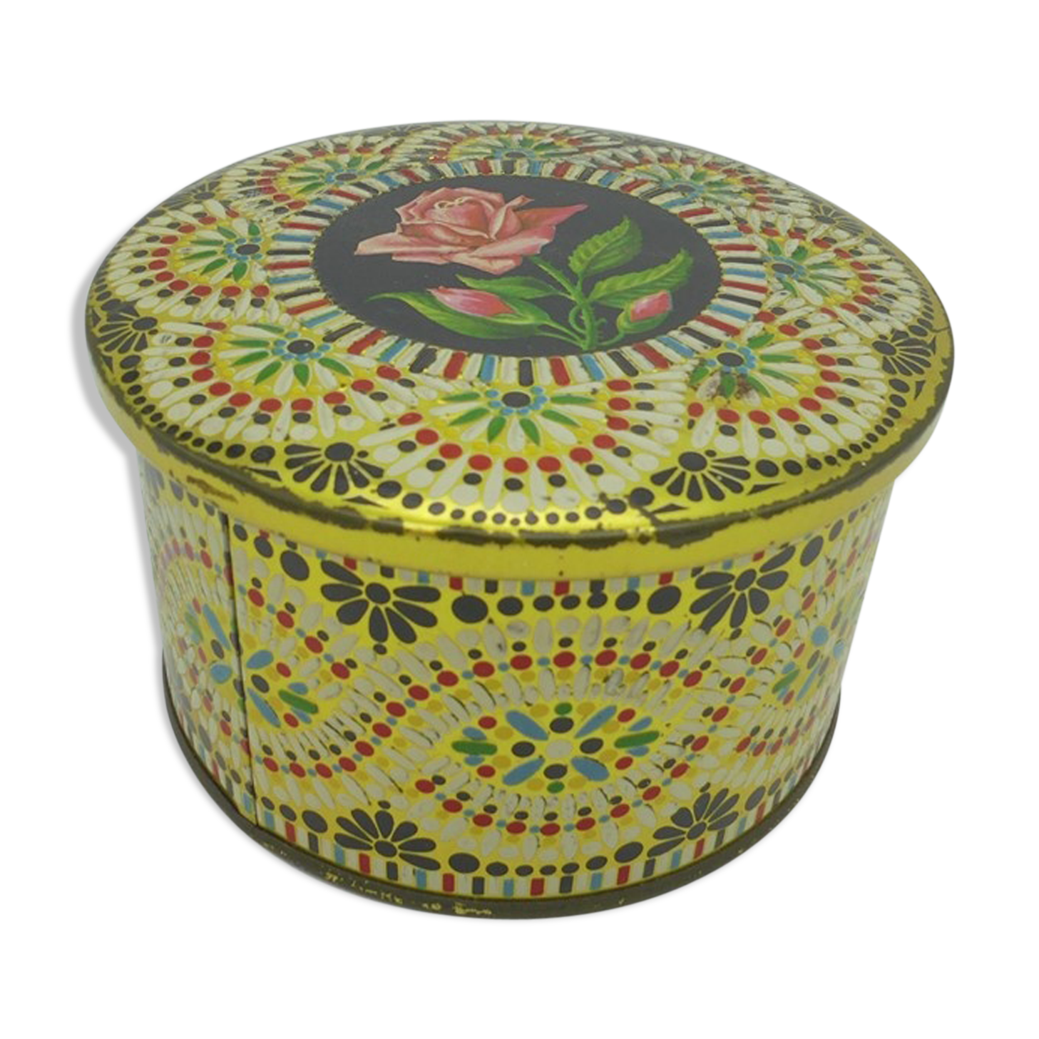 Boîte en métal repoussé