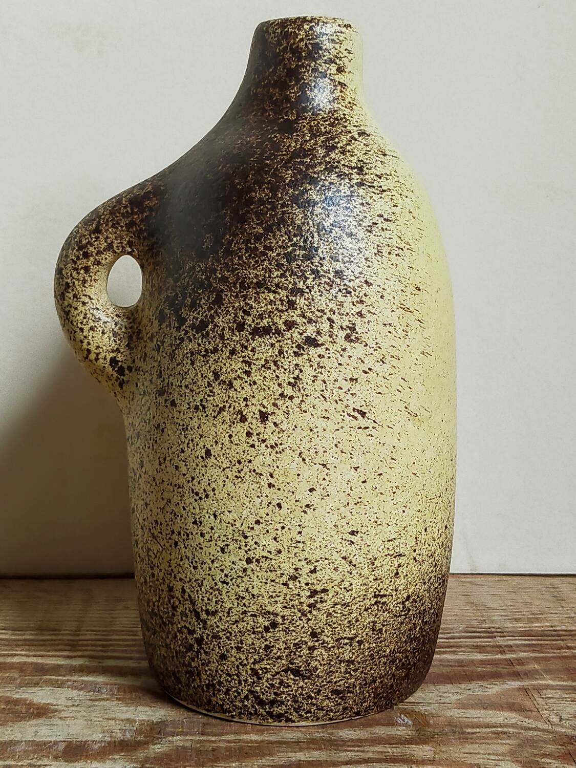 Single-flower vase, ceramic bottle by Max Idlas