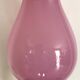 Vase vintage en opaline rose sur pied blanc 36,8 cm