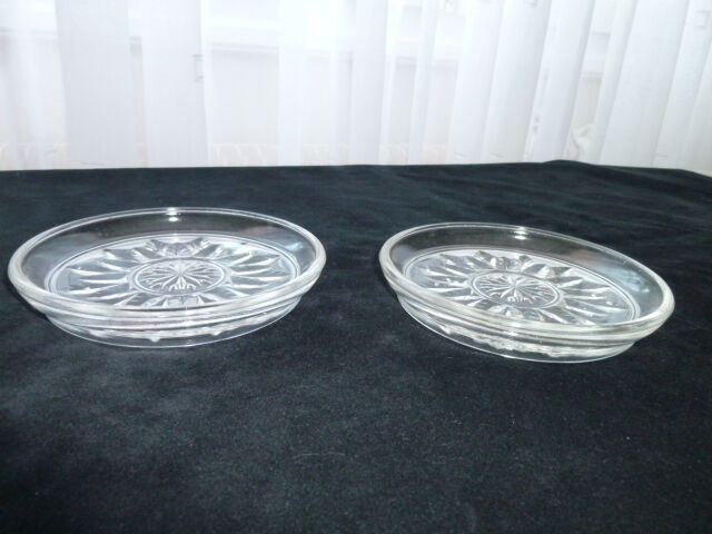 Pair of bottles or decanters made of Vercapel pressed glass