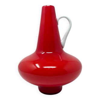 Red vase in Empoli opaline