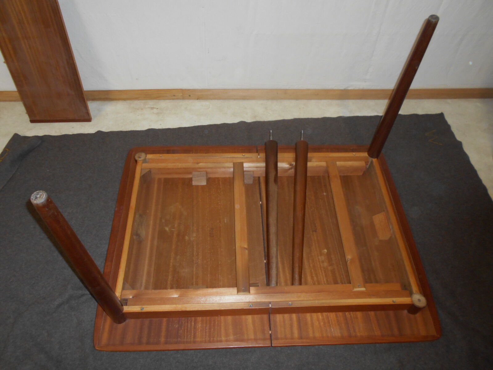 Scandinavian teak expandable table