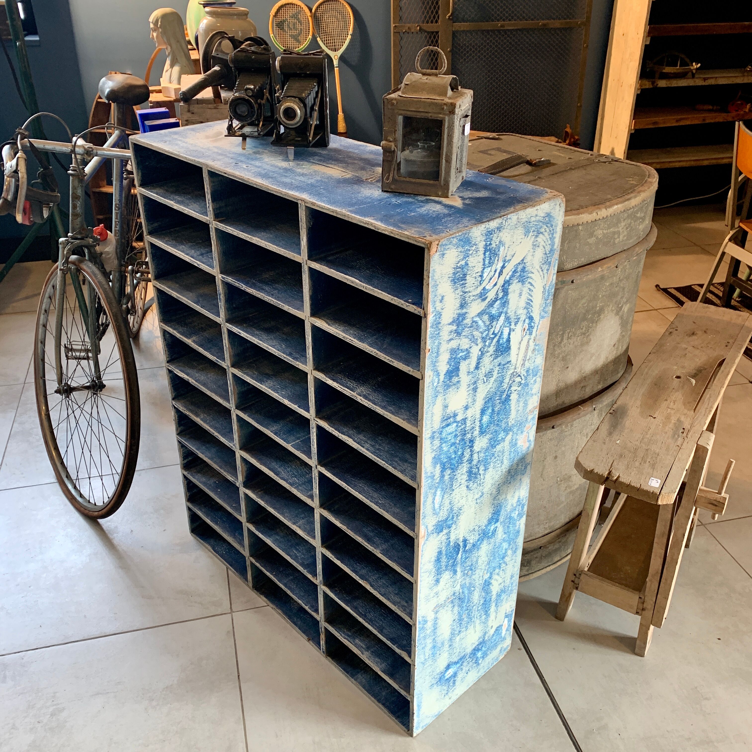 Skated workshop furniture