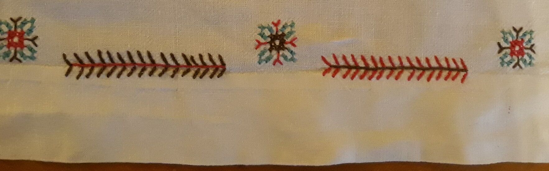 Embroidered cotton tablecloth 90s