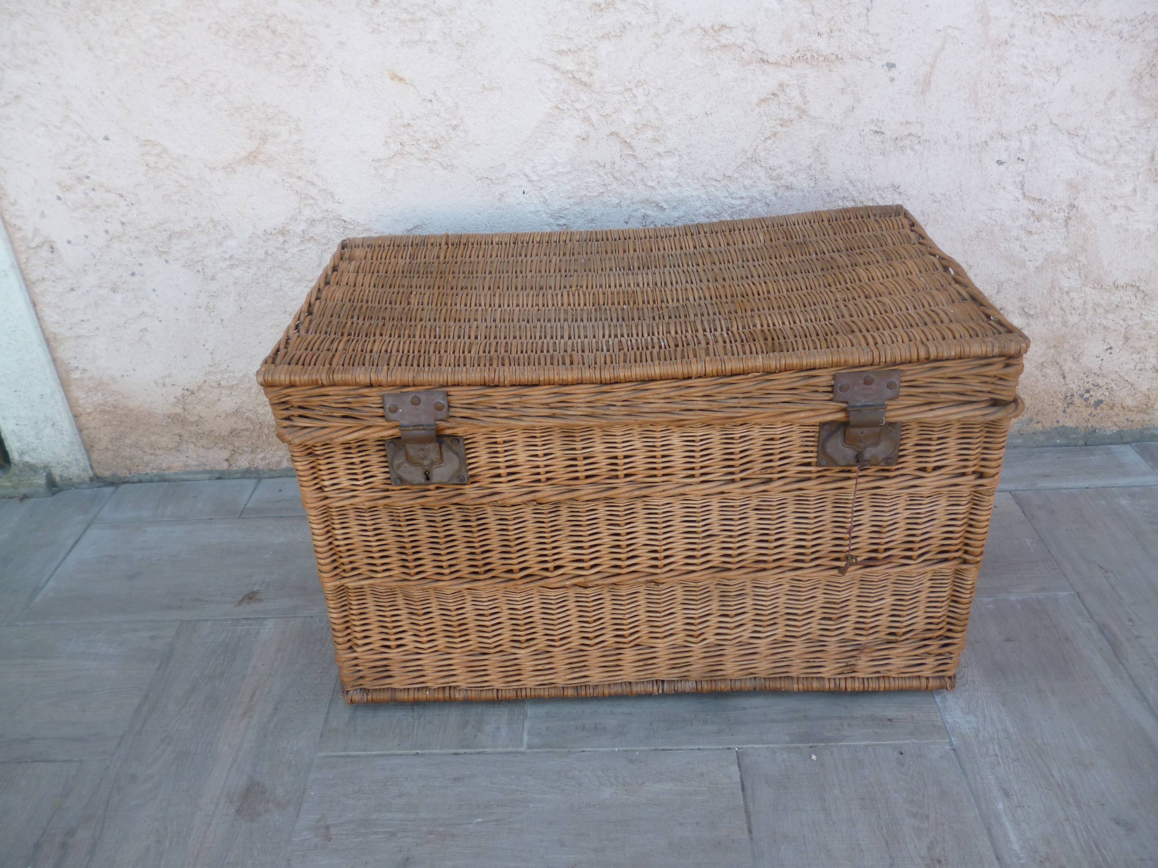 Handle trunk with keys by Beaumont Paris