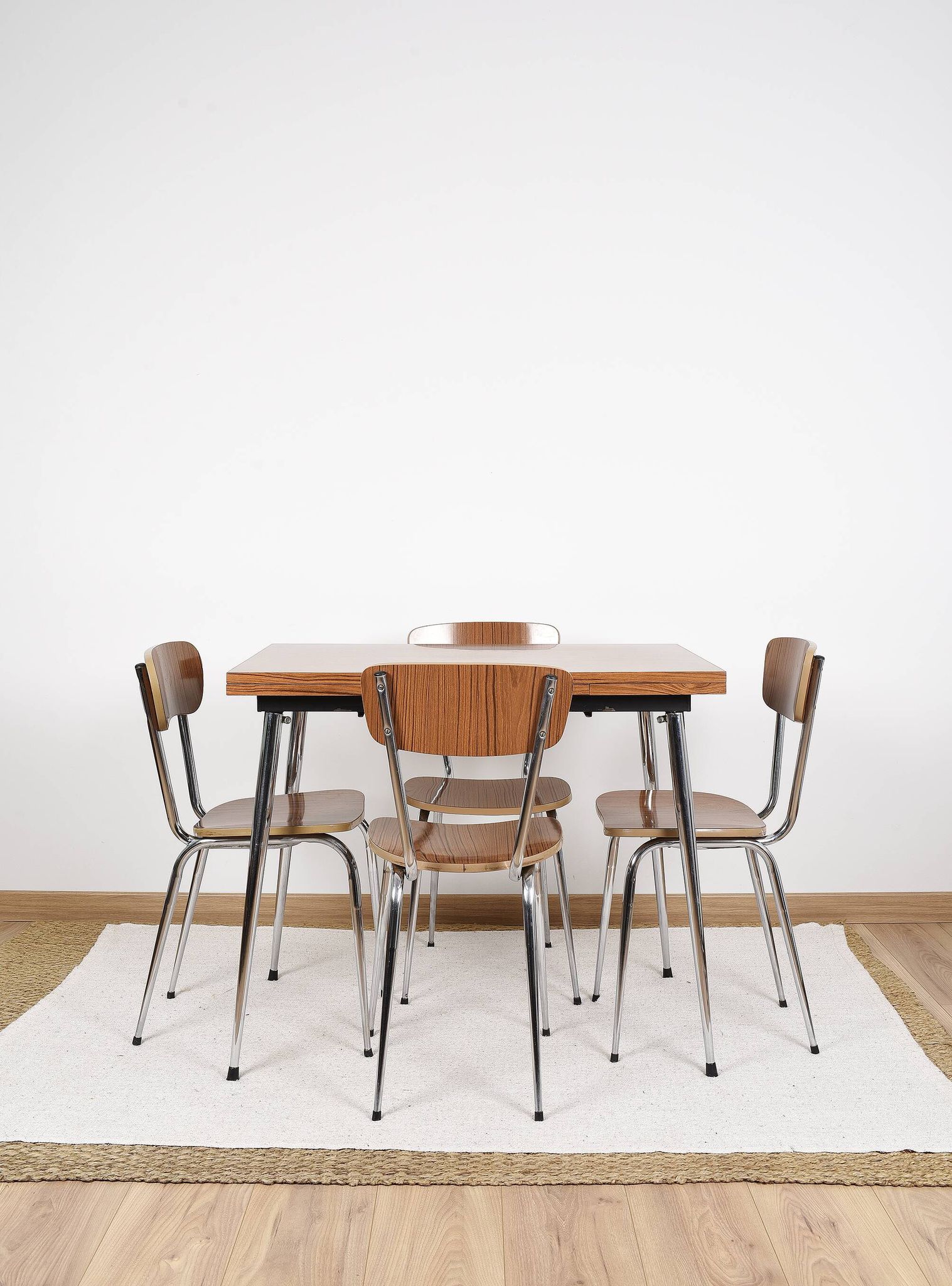 Formica extending table with 4 chairs, set, vintage from the 70s.
