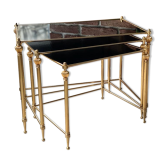 3 pull-out tables