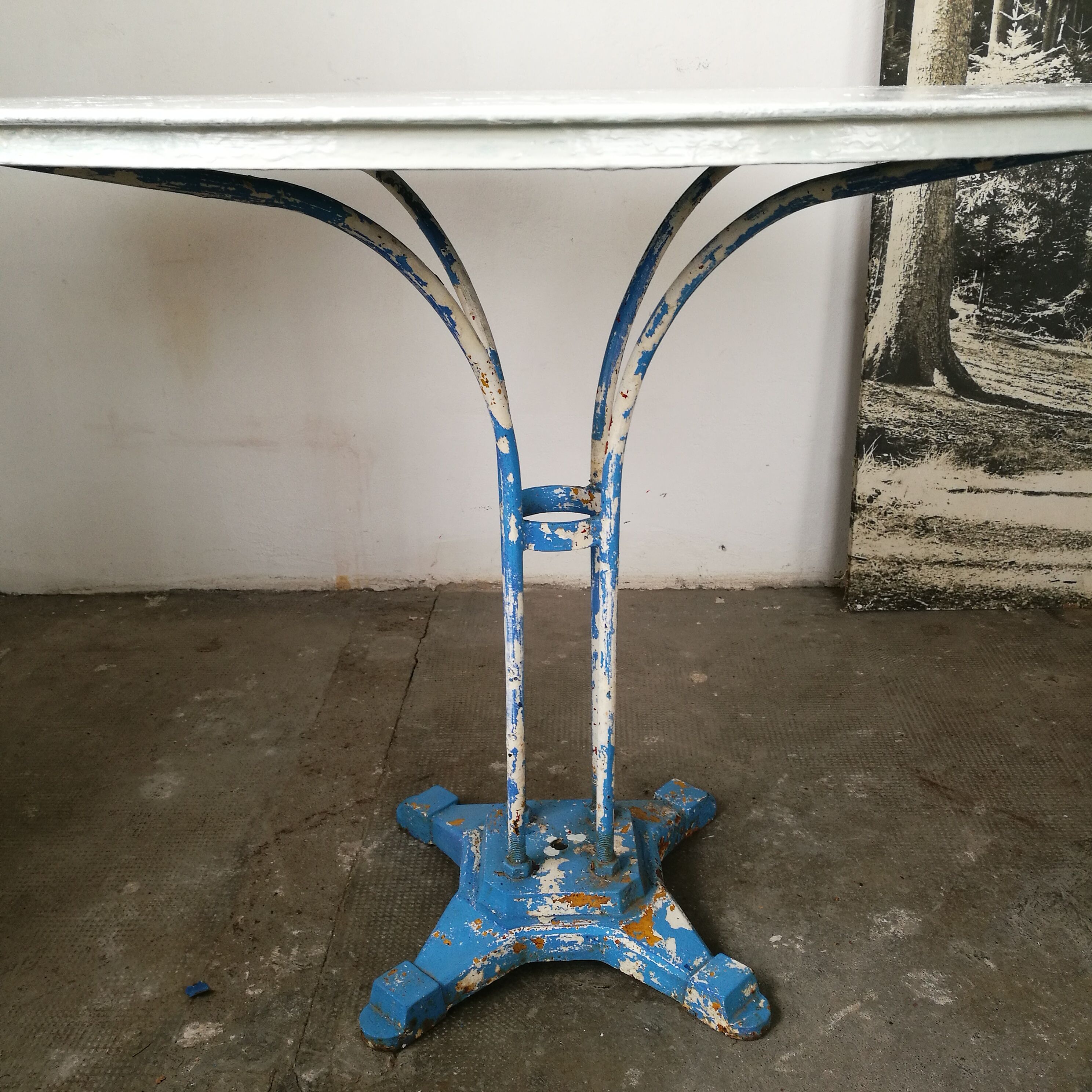 Guerin metal garden table, bistro table, cast foot