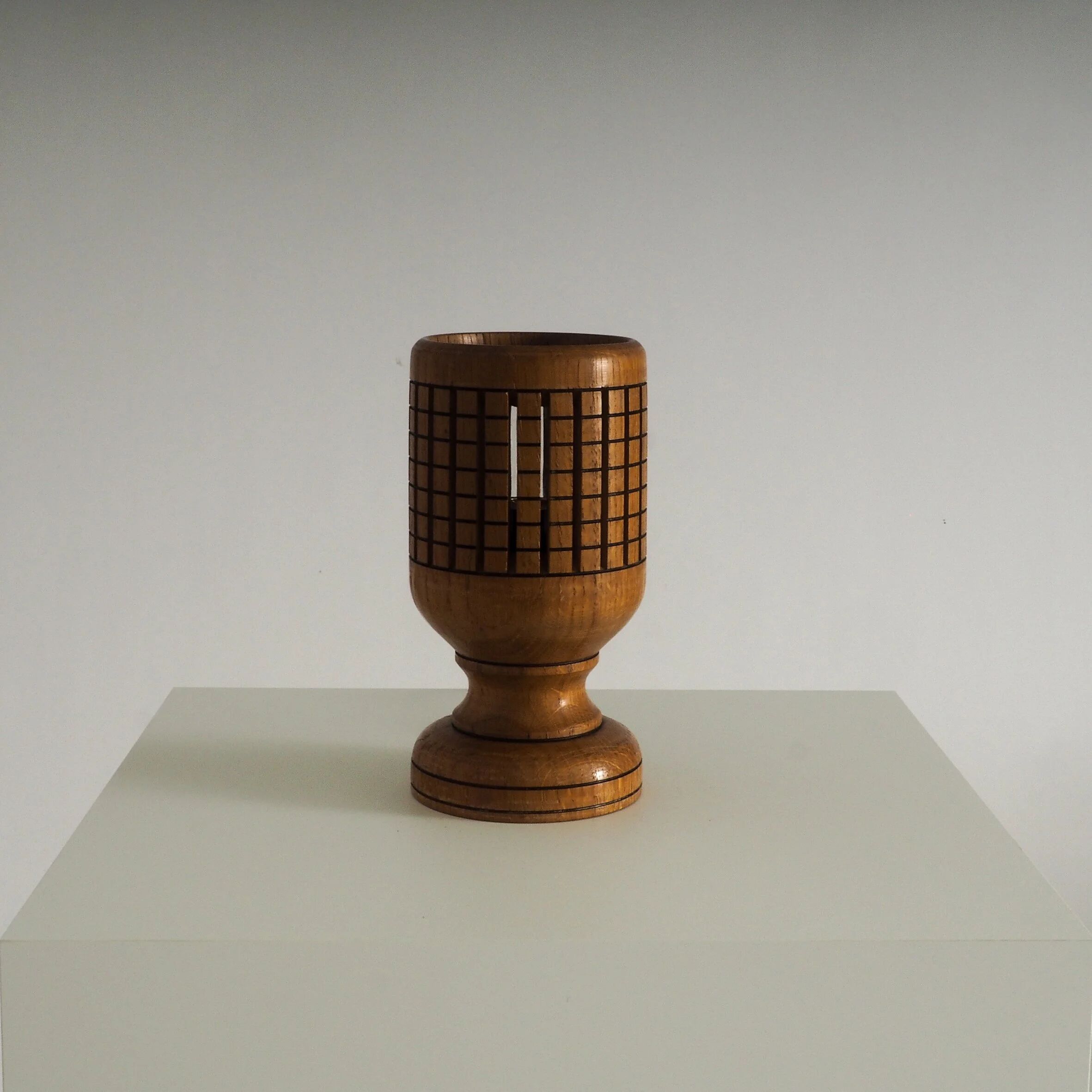 Vintage wooden lattice accent lamp