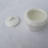 Sucrier en porcelaine blanche