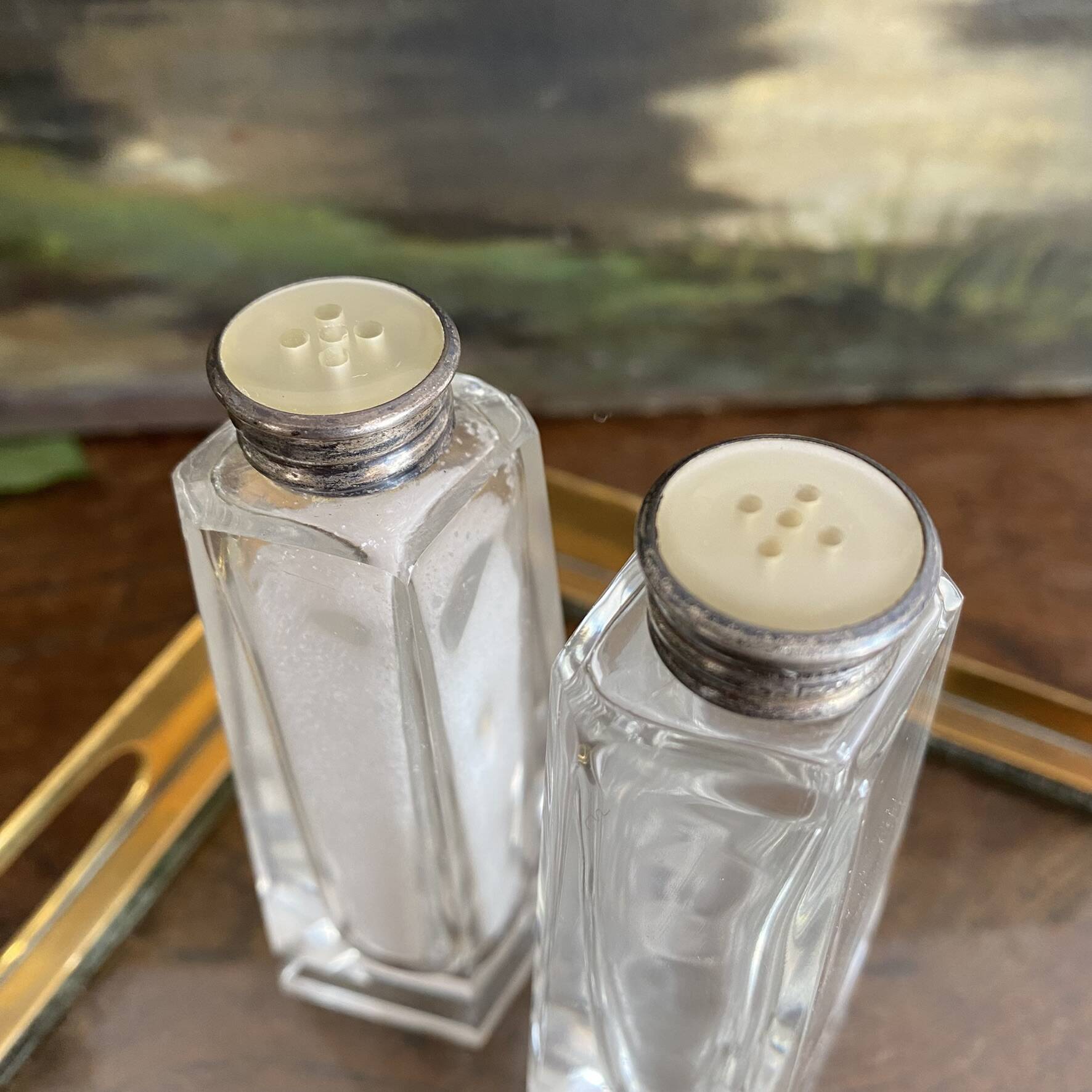 Salière poivrier en verre et bouton de nacre