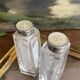 Salière poivrier en verre et bouton de nacre