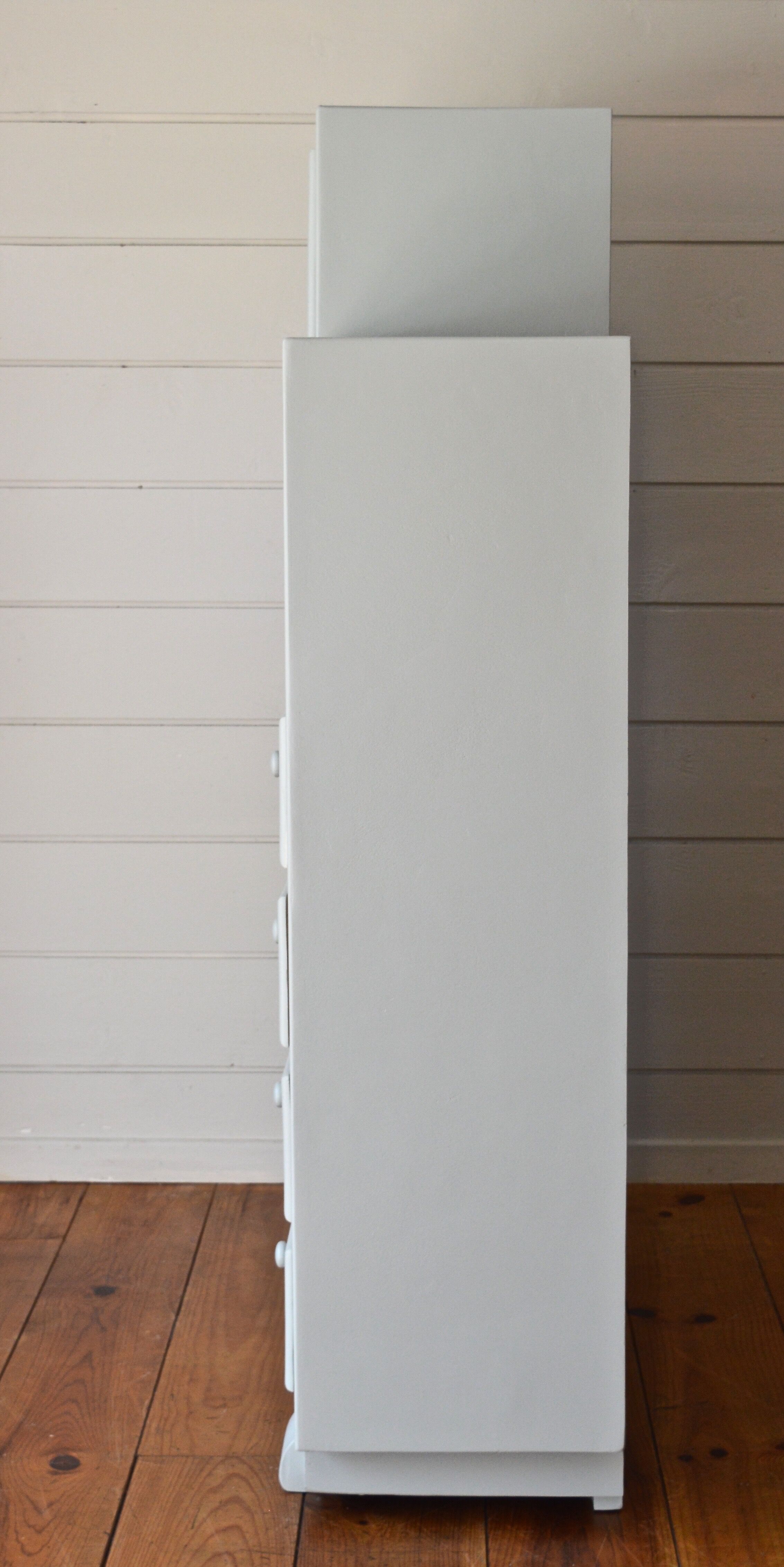 Asymmetrical cabinet