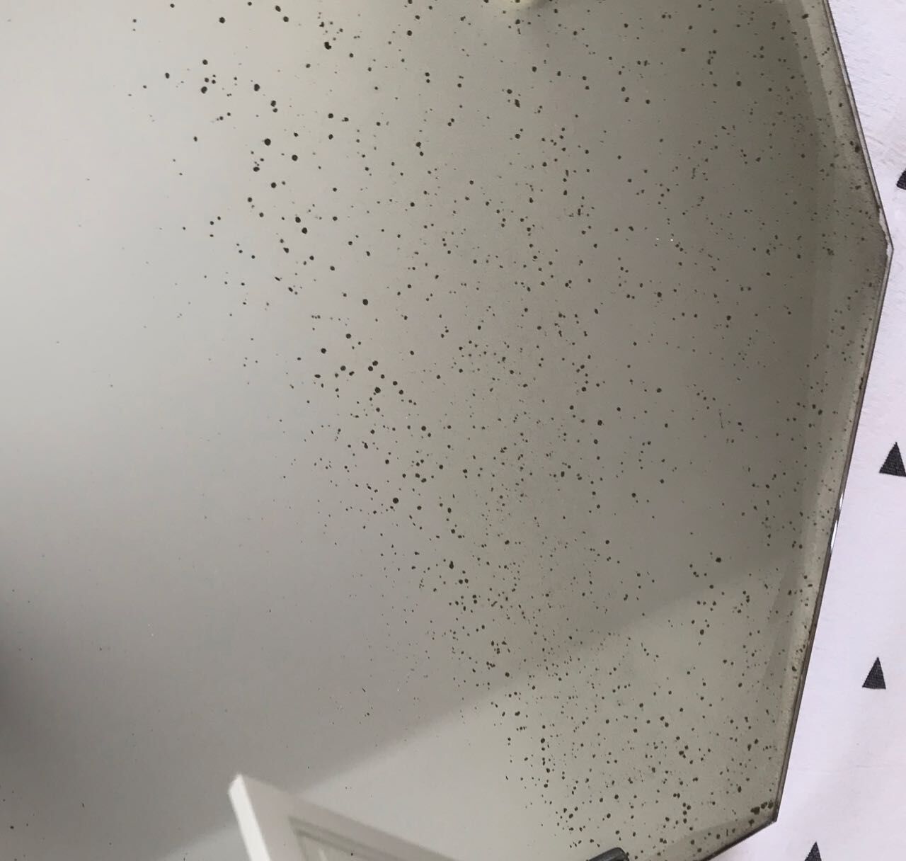 Bevelled mirror 60x42cm